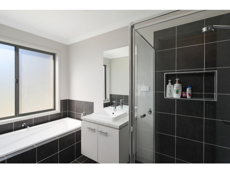 21 Phillip Island Road, Sunderland Bay VIC 3922