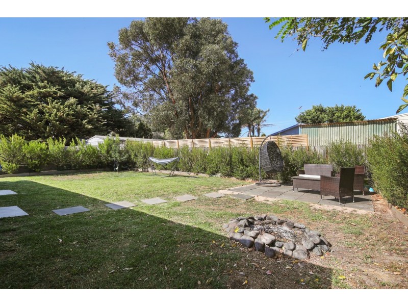 21 Phillip Island Road, Sunderland Bay VIC 3922