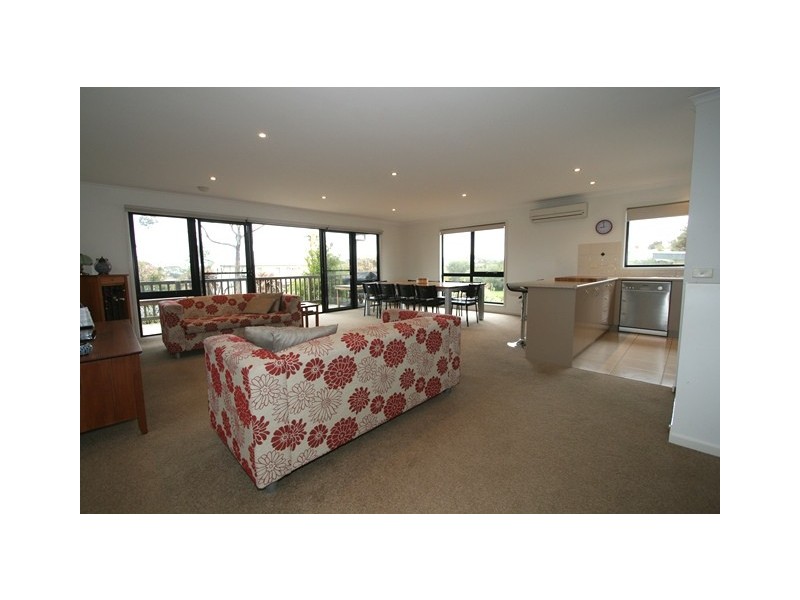 3 Rita Avenue, Cowes VIC 3922
