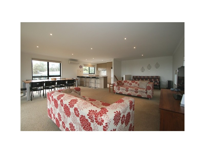 3 Rita Avenue, Cowes VIC 3922