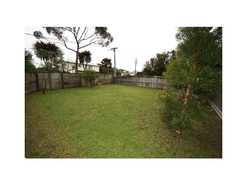3 Rita Avenue, Cowes VIC 3922