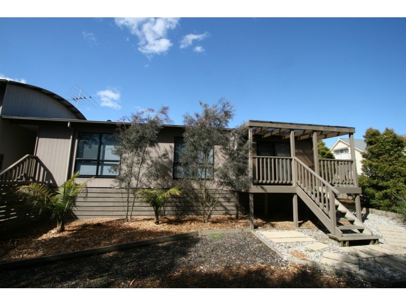 3 Rita Avenue, Cowes VIC 3922