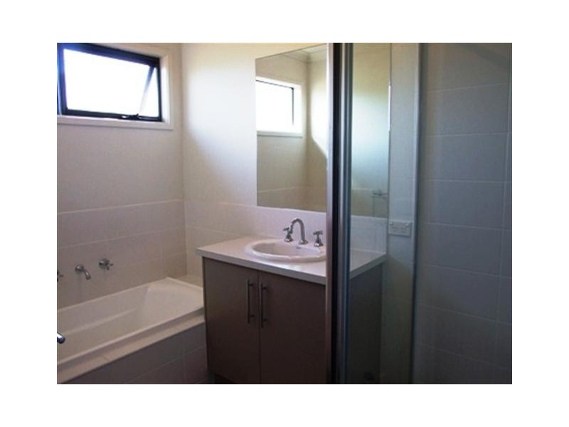 13 Rosella Grove, Cowes VIC 3922