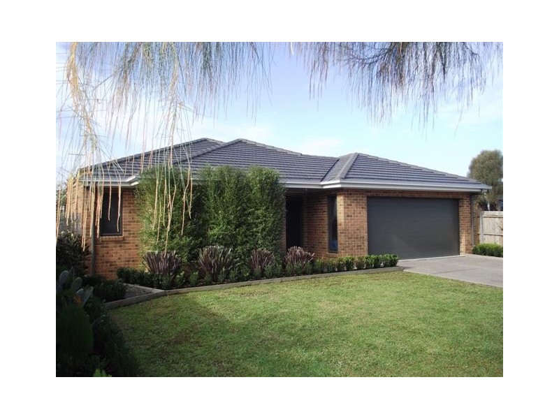 3 Chloe Close, Cowes VIC 3922