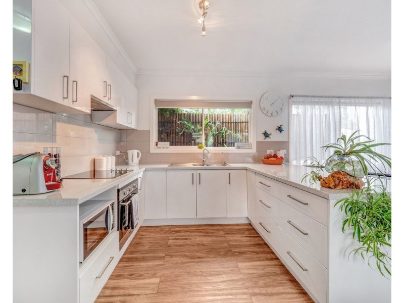 20a Bermagui Crescent, Sunset Strip VIC 3922