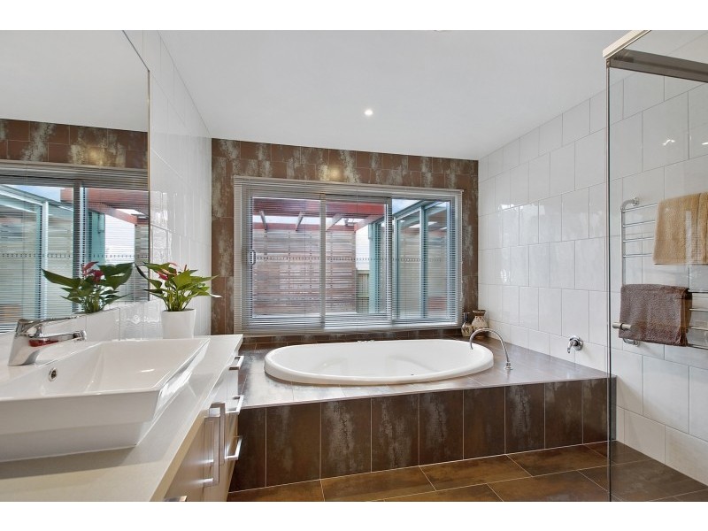 15 Seagrove Way, Cowes VIC 3922