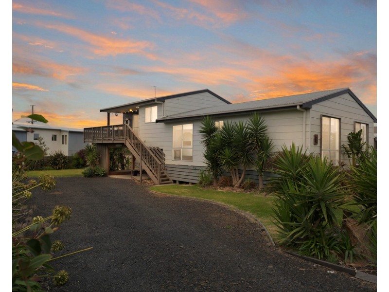 6 Bayview Avenue, Surf Beach VIC 3922