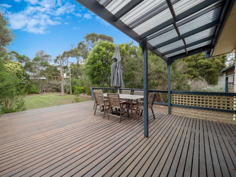 33 Churchill Drive, Cowes VIC 3922