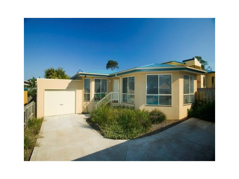 2/189 Church Street, Cowes VIC 3922
