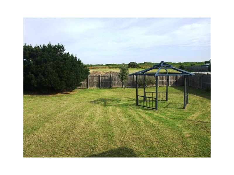 25 Page Avenue, Surf Beach VIC 3922