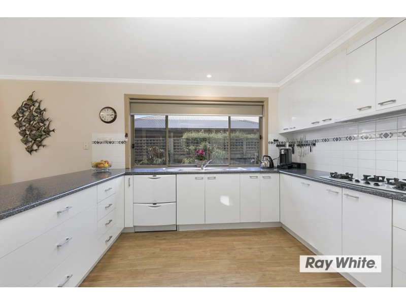 1 Leslie Avenue, Cowes VIC 3922