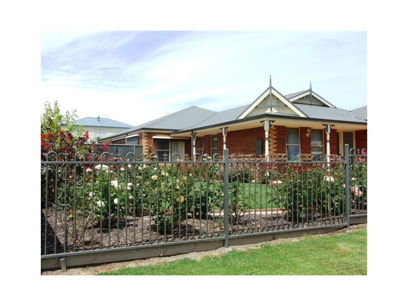 3 Kate Court, Cowes VIC 3922