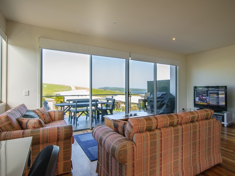 18 Halcyon Avenue, San Remo VIC 3925