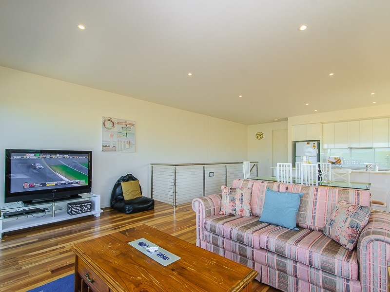 18 Halcyon Avenue, San Remo VIC 3925