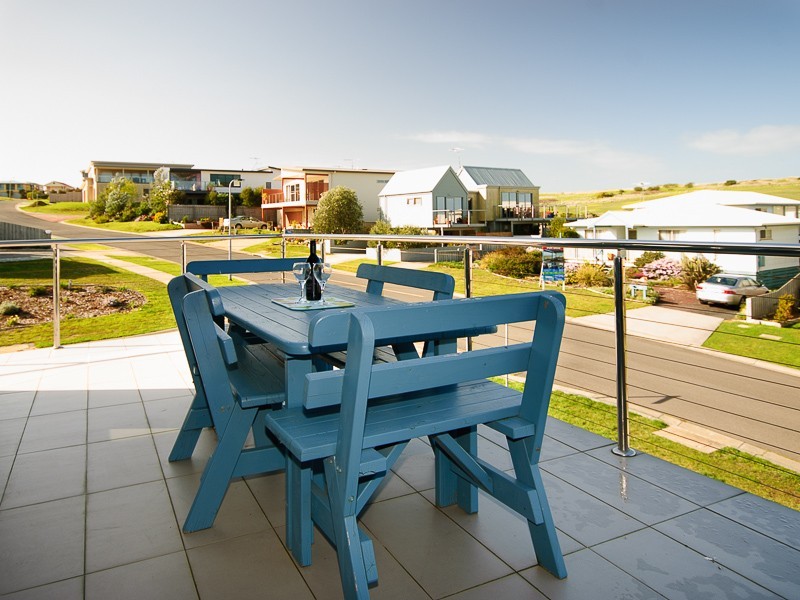 18 Halcyon Avenue, San Remo VIC 3925