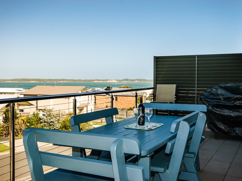 18 Halcyon Avenue, San Remo VIC 3925