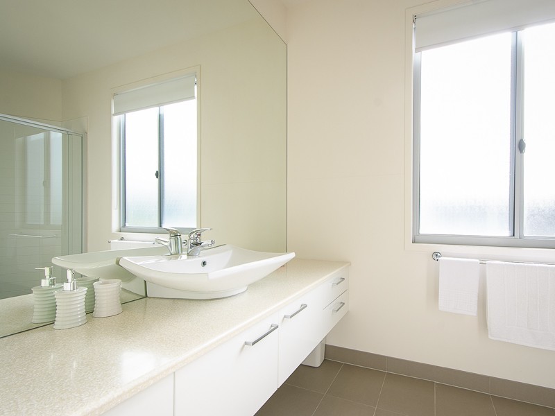 18 Halcyon Avenue, San Remo VIC 3925