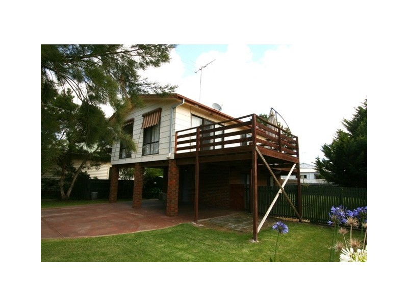 28 Raywood Avenue, Cowes VIC 3922