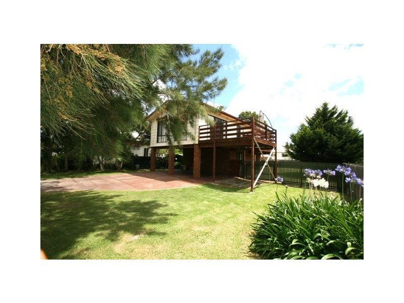 28 Raywood Avenue, Cowes VIC 3922