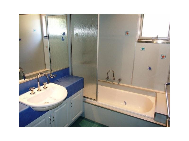 18 Rose Avenue, Cowes VIC 3922