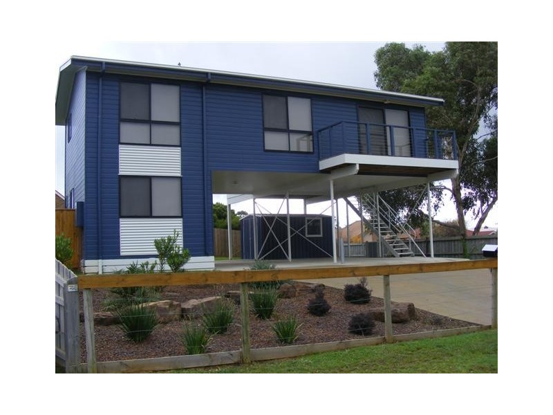 2 Grevilia Close, Cowes VIC 3922