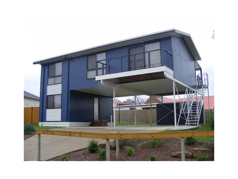 2 Grevilia Close, Cowes VIC 3922