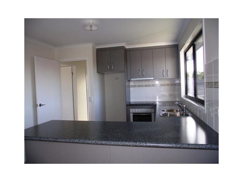 2 Grevilia Close, Cowes VIC 3922