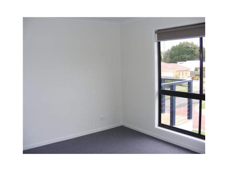 2 Grevilia Close, Cowes VIC 3922