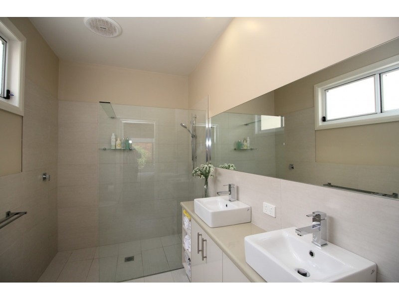 15 West Court, Cowes VIC 3922