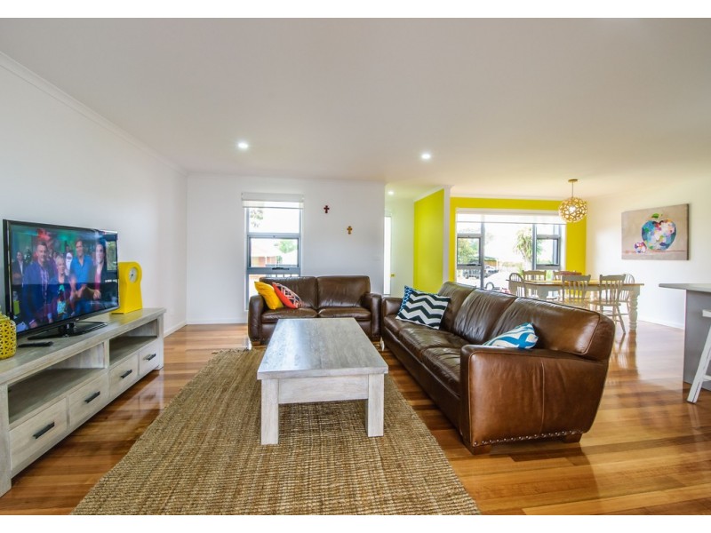 63 Wyndham Avenue, Cowes VIC 3922