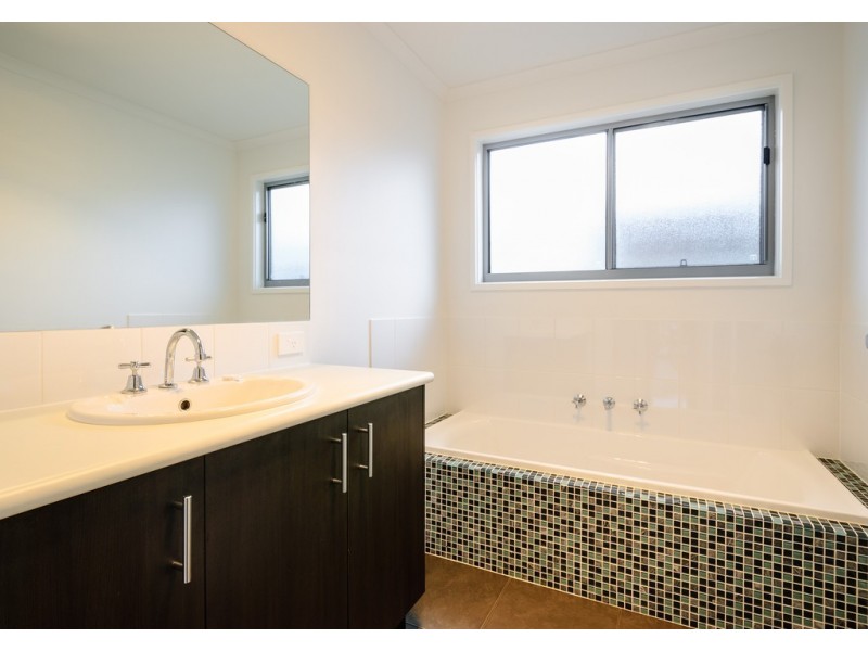 63 Wyndham Avenue, Cowes VIC 3922