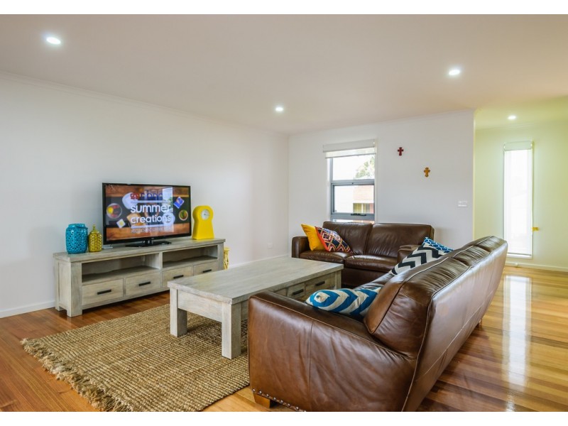 63 Wyndham Avenue, Cowes VIC 3922