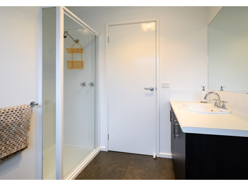 63 Wyndham Avenue, Cowes VIC 3922