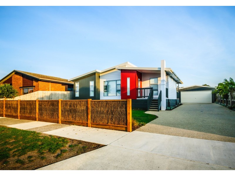 63 Wyndham Avenue, Cowes VIC 3922