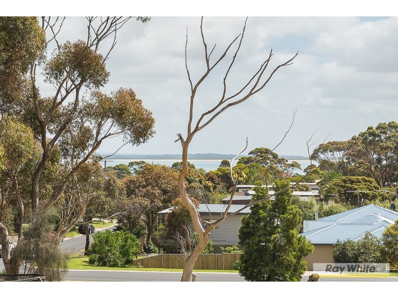 21 Waterview Rise, Cowes VIC 3922