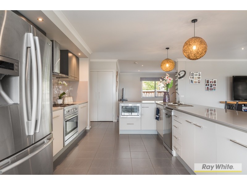 21 Waterview Rise, Cowes VIC 3922