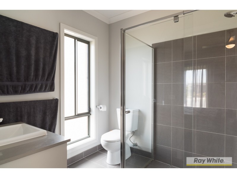 21 Waterview Rise, Cowes VIC 3922