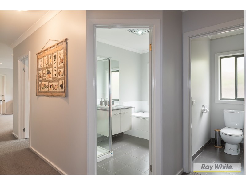 21 Waterview Rise, Cowes VIC 3922