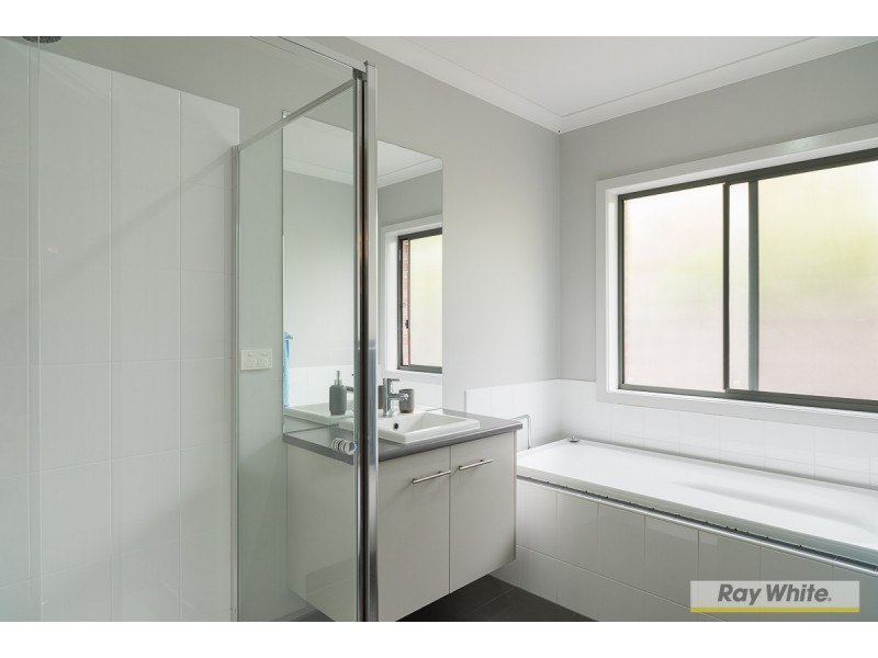 21 Waterview Rise, Cowes VIC 3922