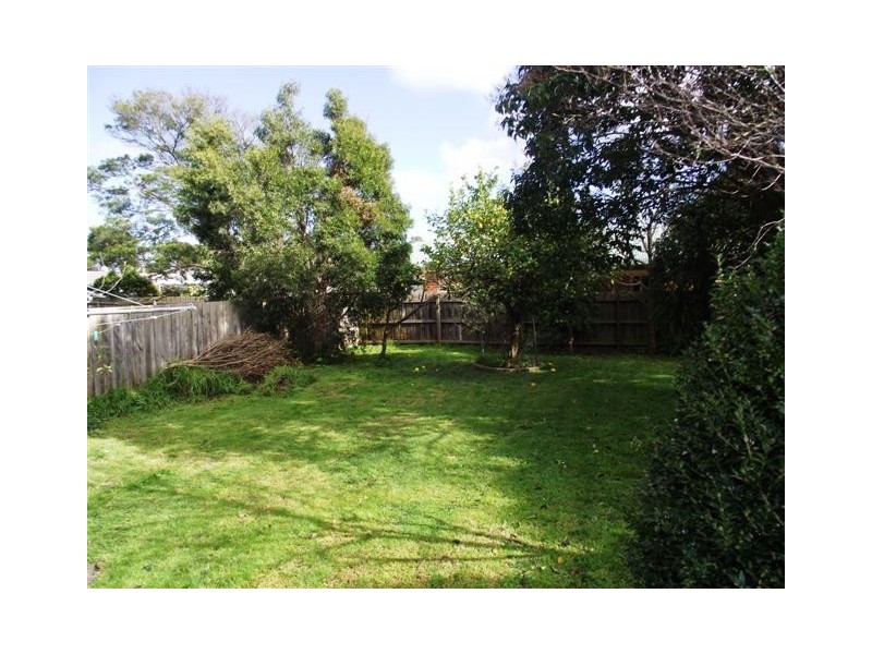 8 Alexander Avenue, Cowes VIC 3922