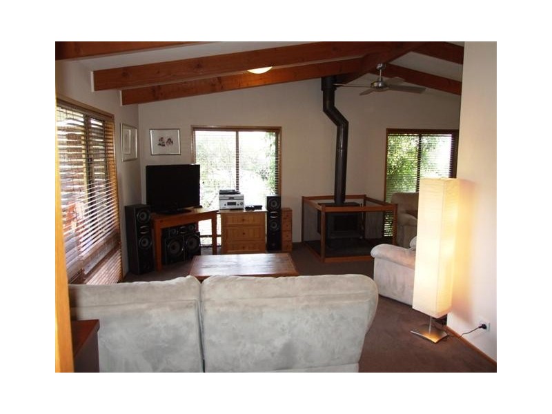 10 Leslie Avenue, Cowes VIC 3922