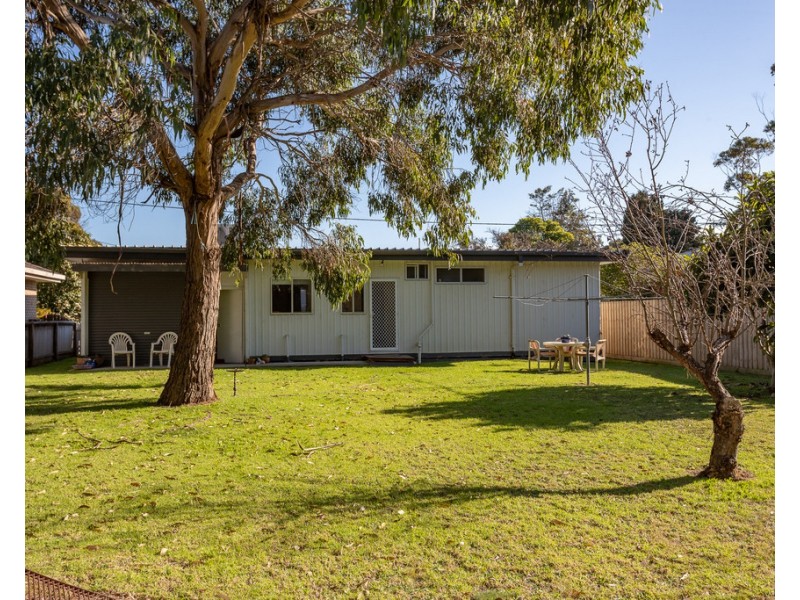 27 Alexander Avenue, Cowes VIC 3922