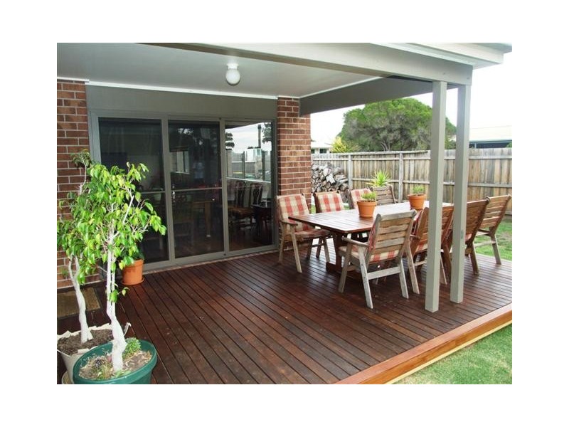 23 Robert Drive, Cowes VIC 3922