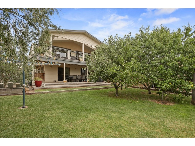 16 Parrakoola Way, Cowes VIC 3922