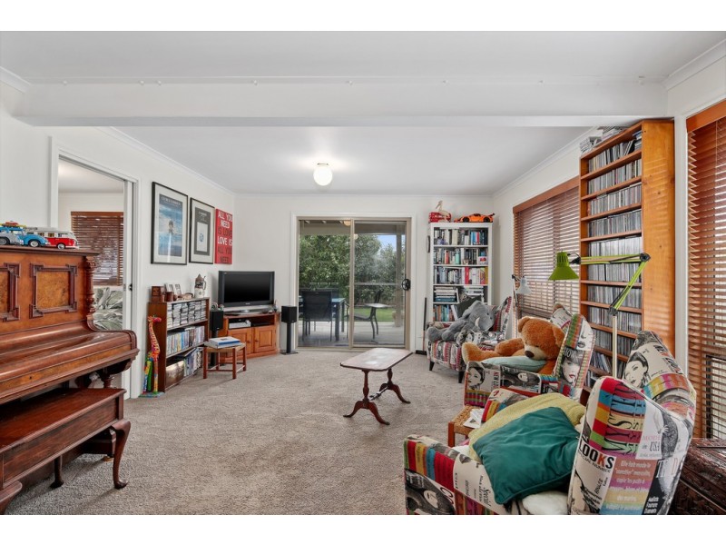 16 Parrakoola Way, Cowes VIC 3922