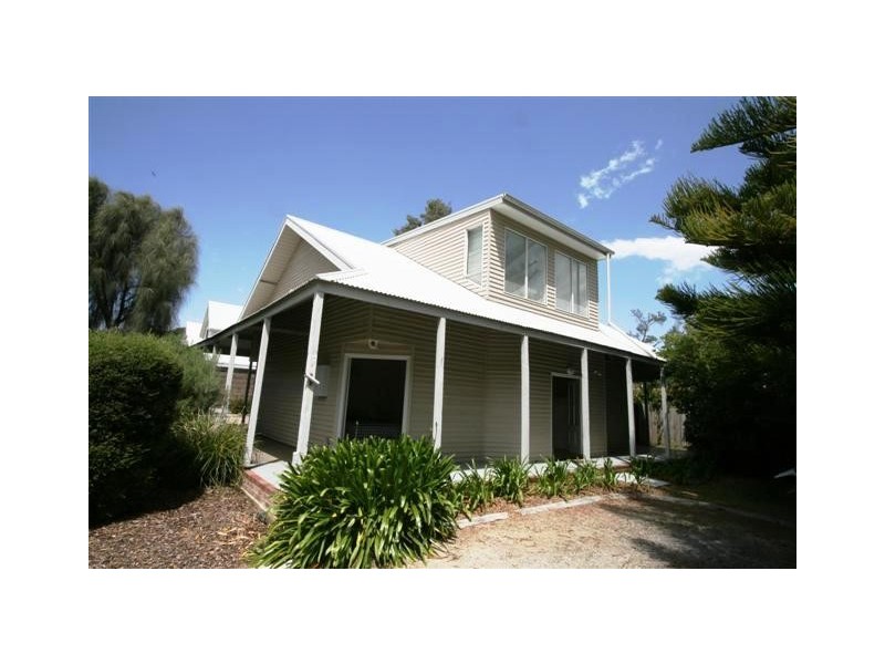 37 Stradbroke Avenue, Cowes VIC 3922