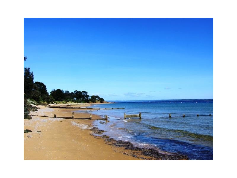 37 Stradbroke Avenue, Cowes VIC 3922