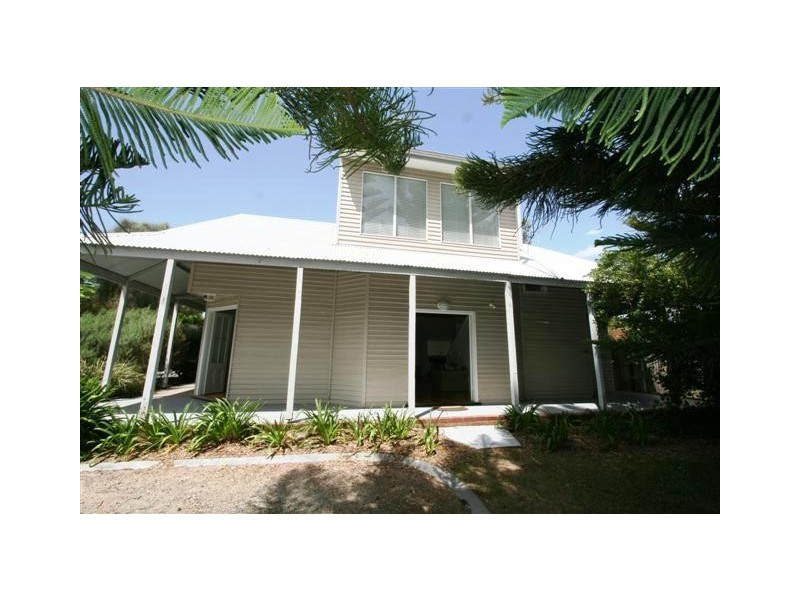 37 Stradbroke Avenue, Cowes VIC 3922