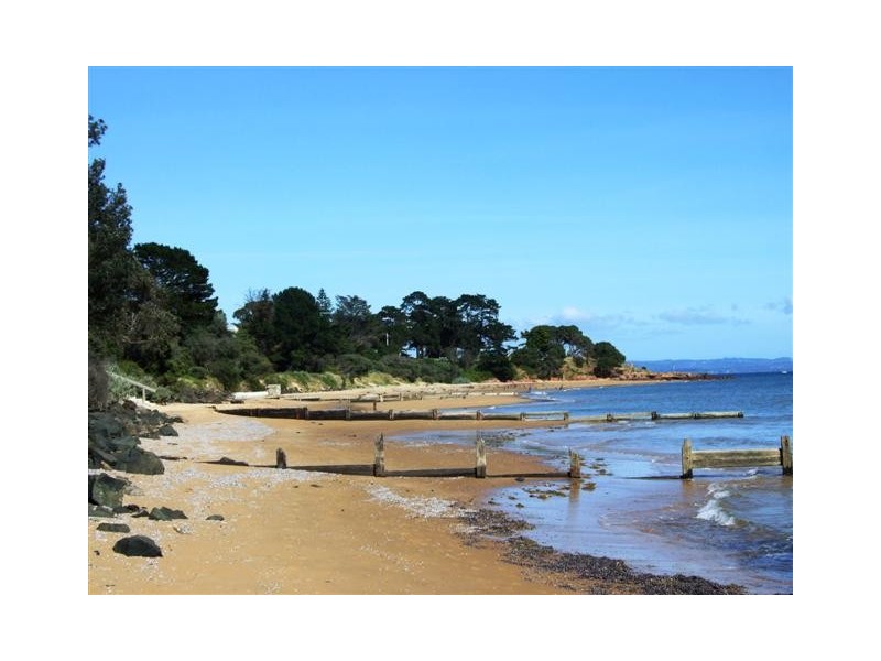 37 Stradbroke Avenue, Cowes VIC 3922