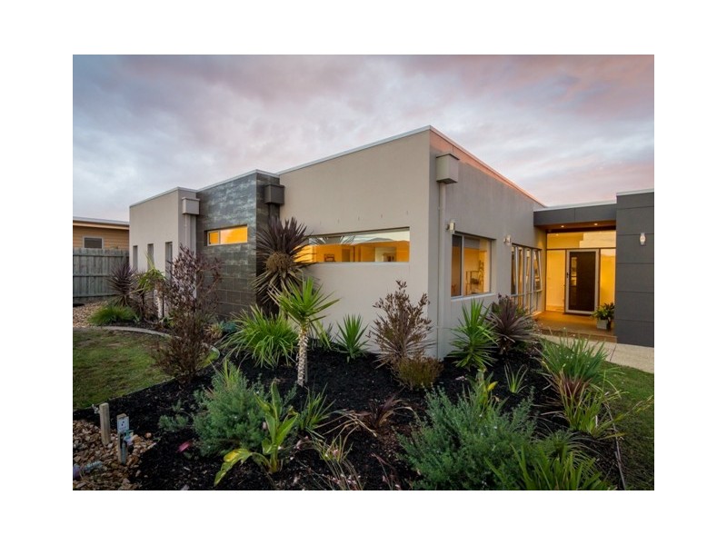6 Sanctuary Drive, Cowes VIC 3922